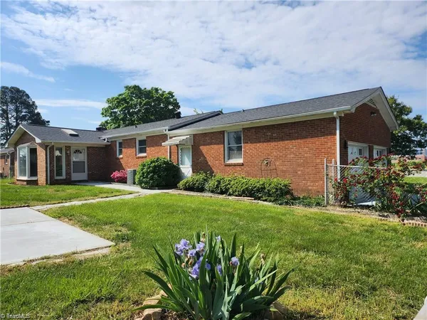 $2,250 | 5511 Macy Grove Road, Kernersville, NC 27284