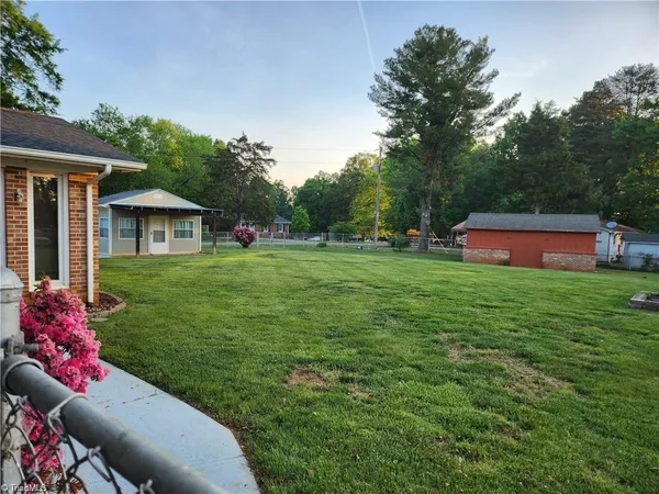 $2,250 | 5511 Macy Grove Road, Kernersville, NC 27284