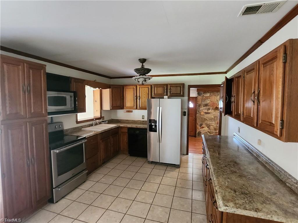 5511 Macy Grove Road Kernersville, NC 27284 - Photo 8 of 10 Kitchen