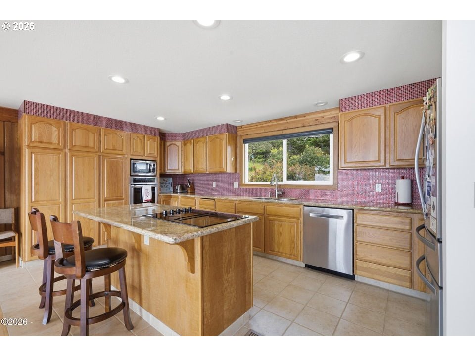 620 Ridgewood Road Tillamook, OR 97141 - Photo 8 of 37