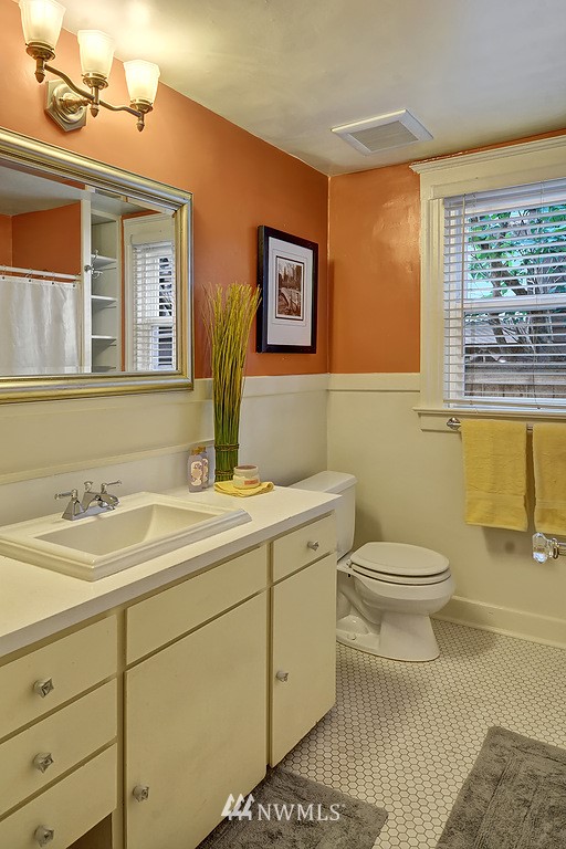 2302 North 62nd Street Seattle, WA 98103 - Photo 11 of 18 Gallery Image 11