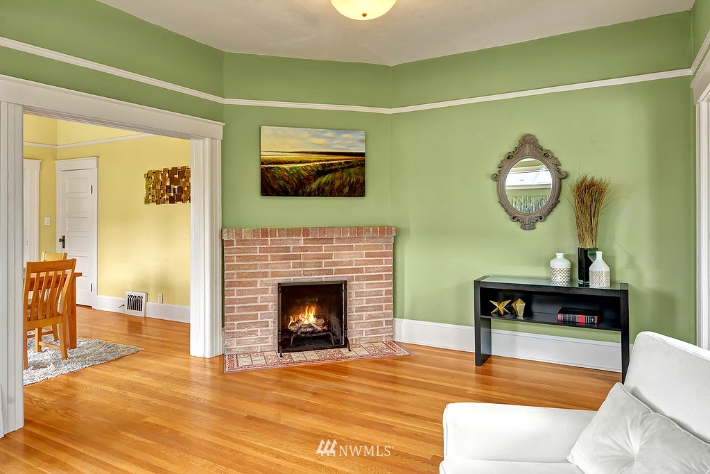 2302 North 62nd Street Seattle, WA 98103 - Photo 3 of 18 Gallery Image 3