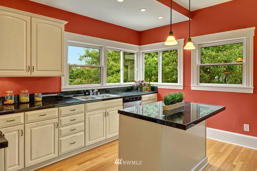 2302 North 62nd Street Seattle, WA 98103 - Photo 6 of 18 Gallery Image 6