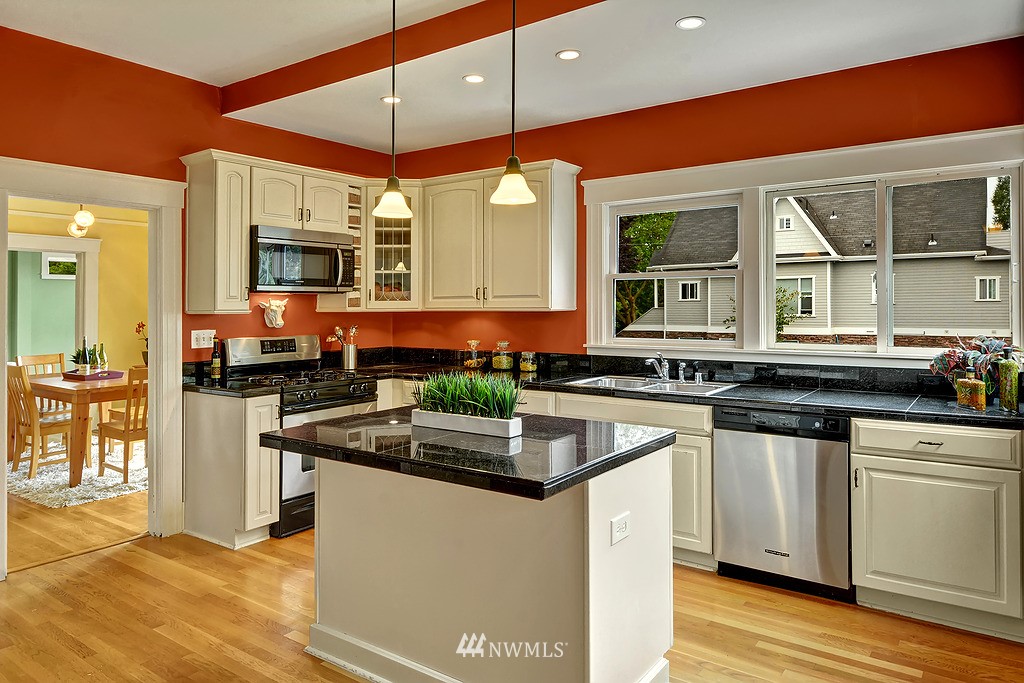 2302 North 62nd Street Seattle, WA 98103 - Photo 7 of 18 Gallery Image 7