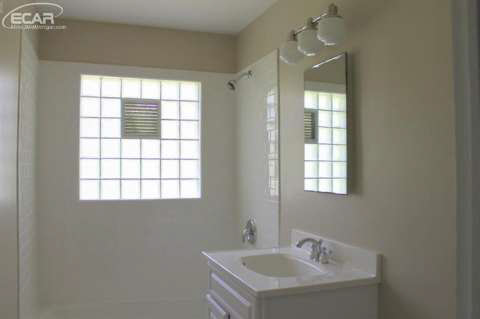 3368 Fenton Road Flint, MI 48507 - Photo 14 of 21 20439686-13.JPG