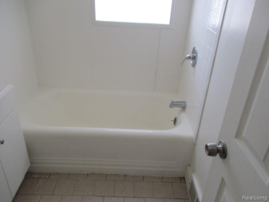 16213 East 10 Mile Road Eastpointe, MI 48021 - Photo 9 of 17 IMG_5329.JPG