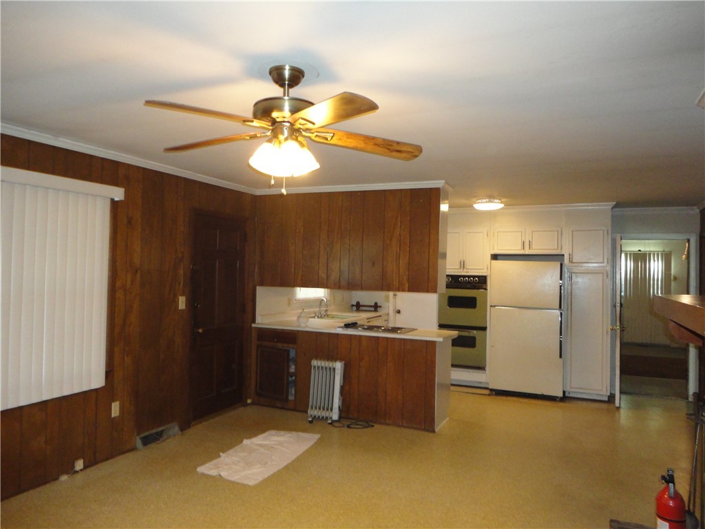 704 Butler Springs Road, Unit GREENVILLE Greenville, SC 29615 - Photo 12 of 26 Family Room Leading to Kitchen