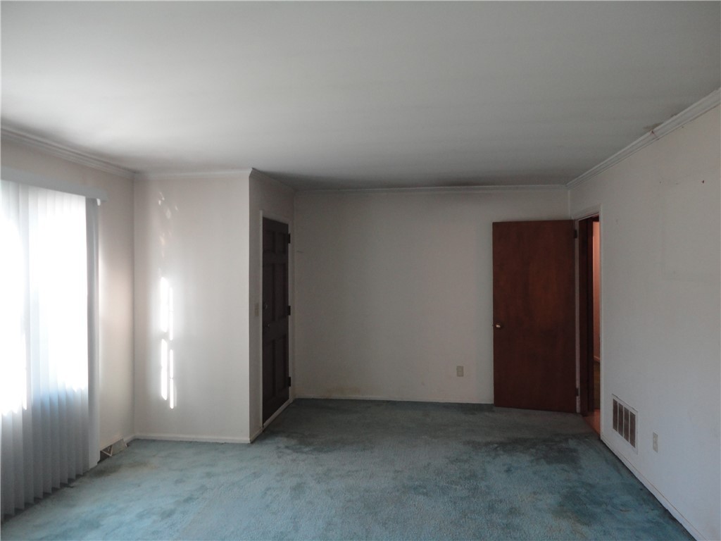 704 Butler Springs Road, Unit GREENVILLE Greenville, SC 29615 - Photo 7 of 26 Living Room