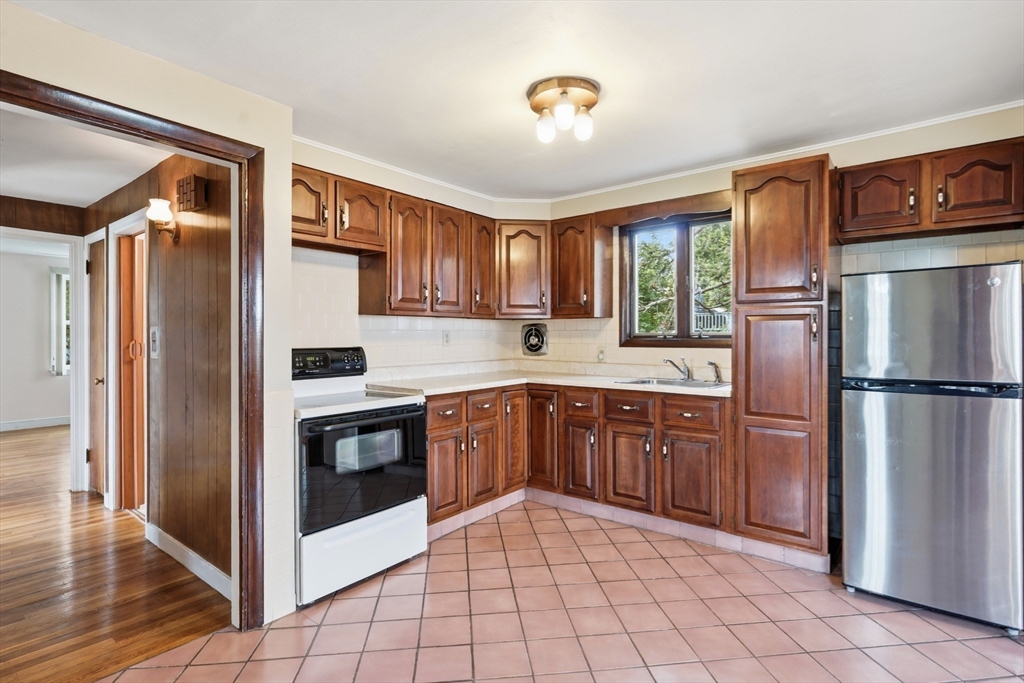 6 Devine Road Randolph, MA 02368 - Photo 8 of 42