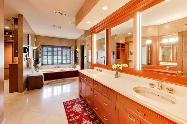 $3,250,000 | 82 Hawley Woods Road, Barrington Hills, IL 60010