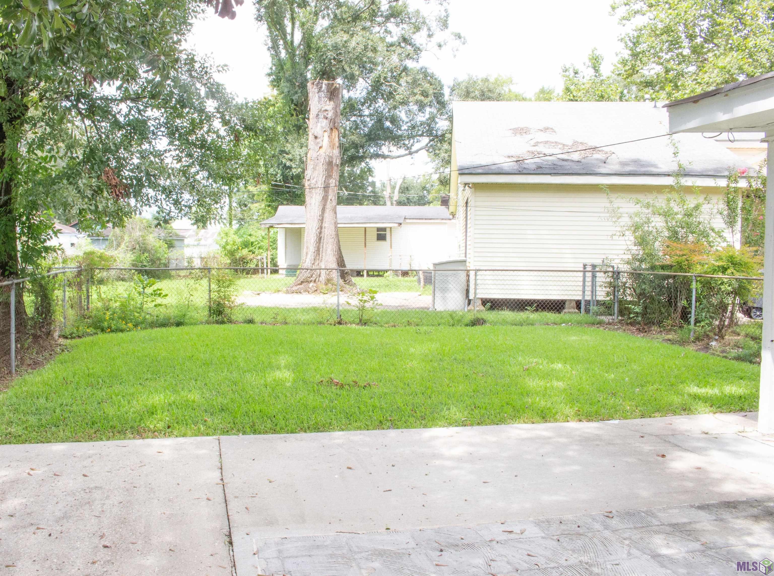 1909 Rhodes Avenue Baton Rouge, LA 70802 - Photo 4 of 13 Backyard