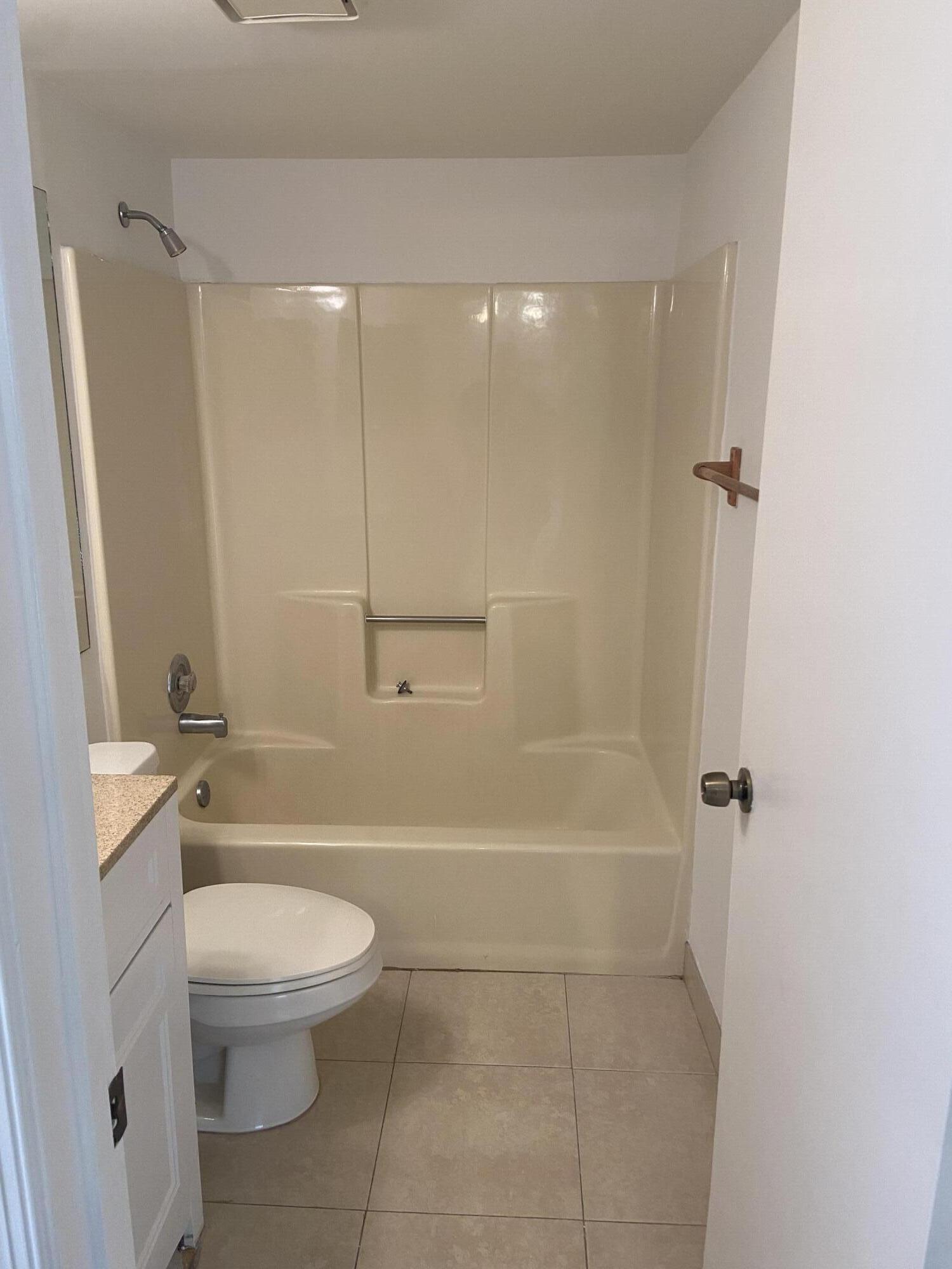 350 Club Circle, Unit 106 Boca Raton, FL 33487 - Photo 7 of 22 IMG_4050