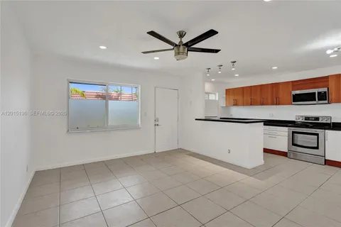 $209,999 | 3050 Northeast 5th Terrace, Unit 13, Wilton Manors, FL 33334