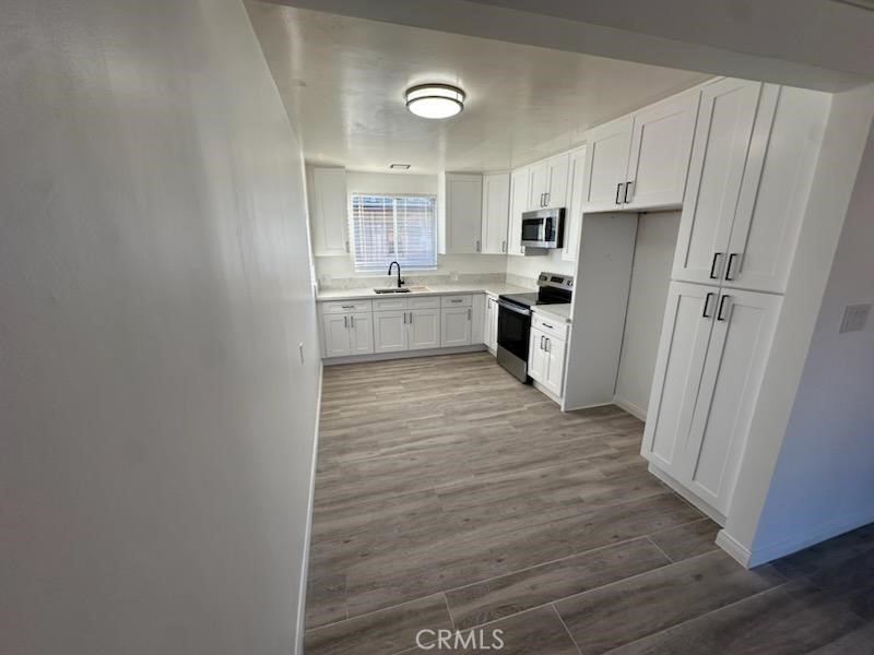 527 Cedar Avenue, Unit 2C Long Beach, CA 90802 - Photo 19 of 29 a kitchen with a refrigerator a sink and dishwasher