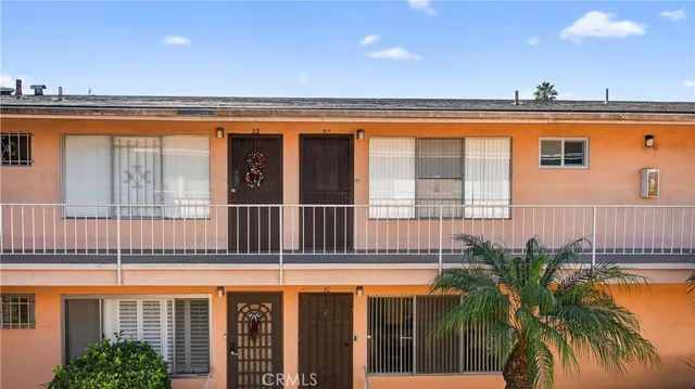 $339,000 | 527 Cedar Avenue, Unit 2C, Long Beach, CA 90802