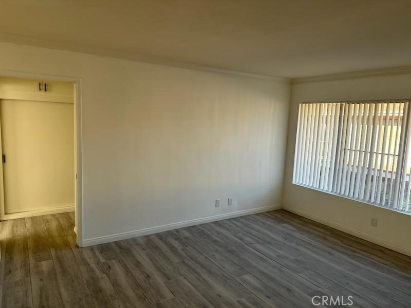 527 Cedar Avenue, Unit 2C Long Beach, CA 90802 - Photo 23 of 29 an empty room with wooden floor and windows