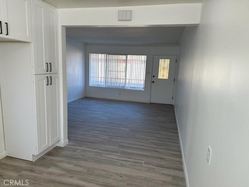 527 Cedar Avenue, Unit 2C Long Beach, CA 90802 - Photo 5 of 29 a view of an empty room with wooden floor and a window