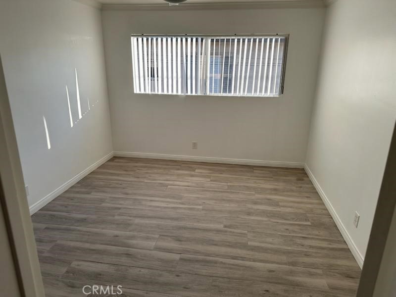 527 Cedar Avenue, Unit 2C Long Beach, CA 90802 - Photo 6 of 29 wooden floor in an empty room with a window
