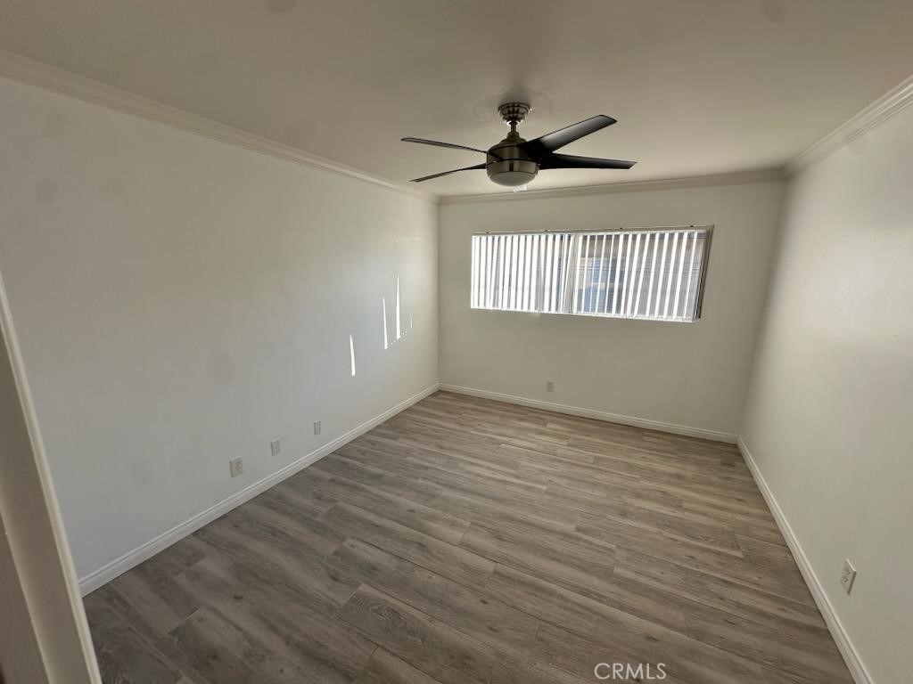 527 Cedar Avenue, Unit 2C Long Beach, CA 90802 - Photo 7 of 29 a view of an empty room and window
