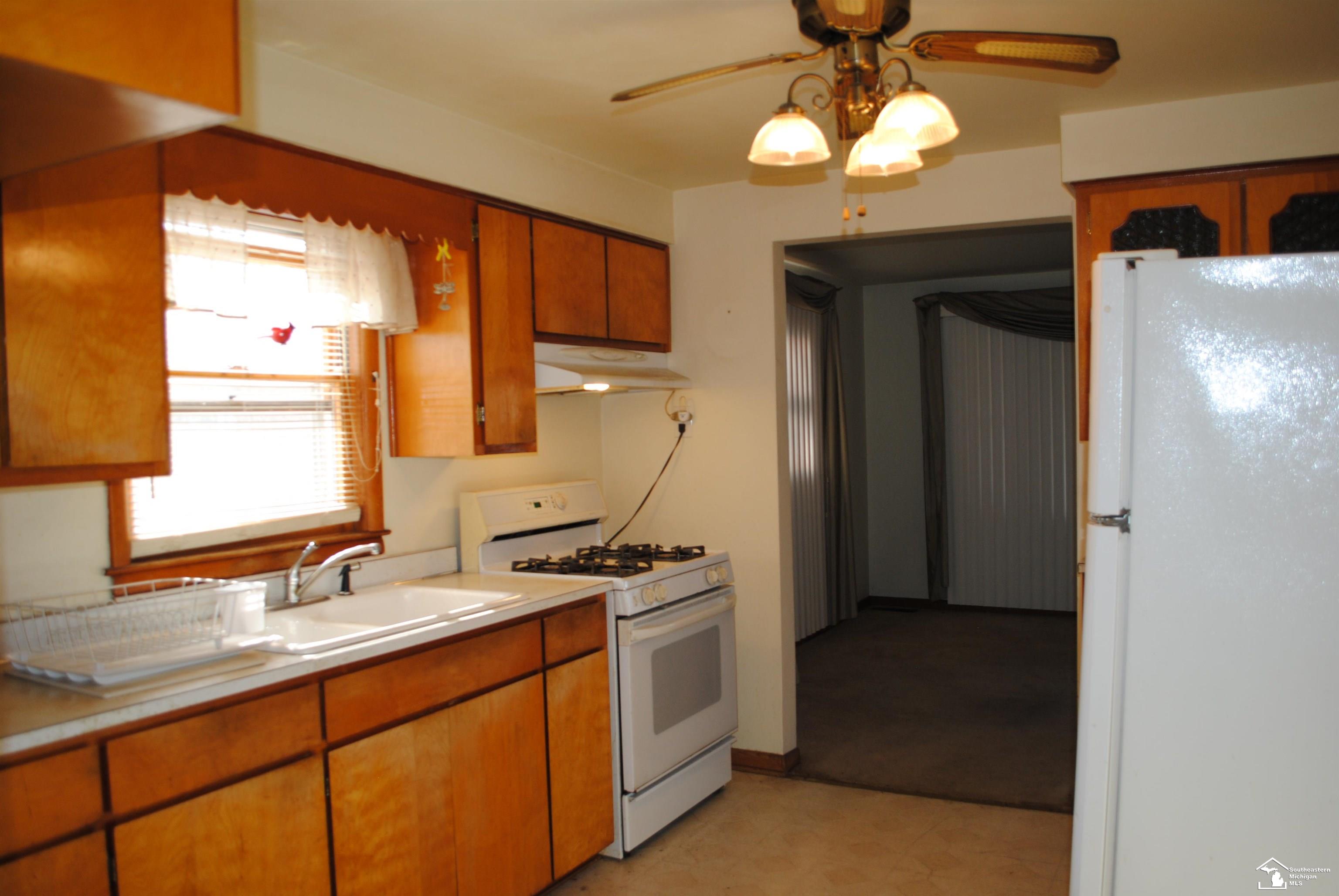 15359 Beech Daly Road Taylor, MI 48180 - Photo 4 of 19 50099093-3.JPG