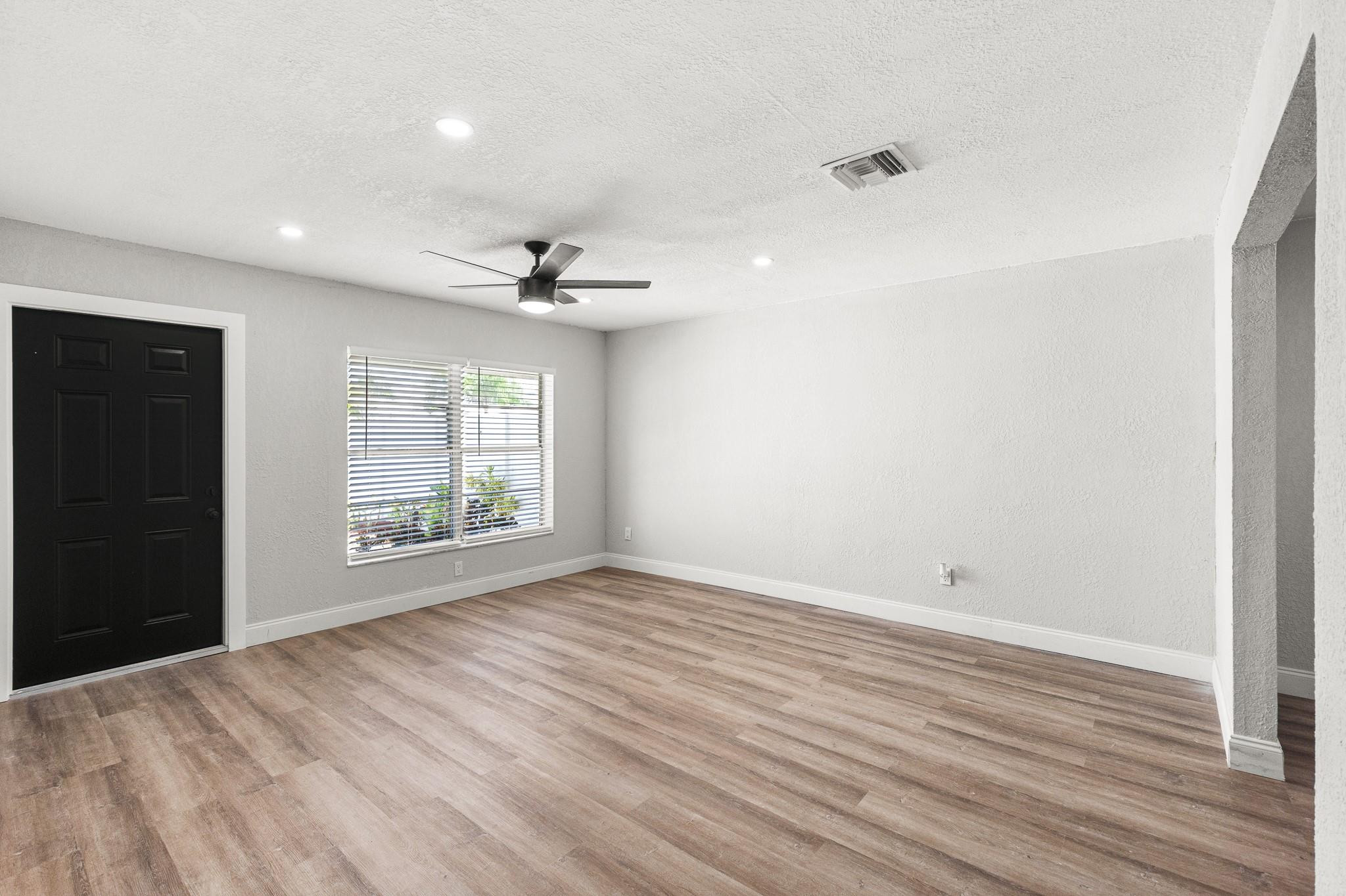 4433 Southeast Village Road Stuart, FL 34997 - Photo 19 of 35 Living Room