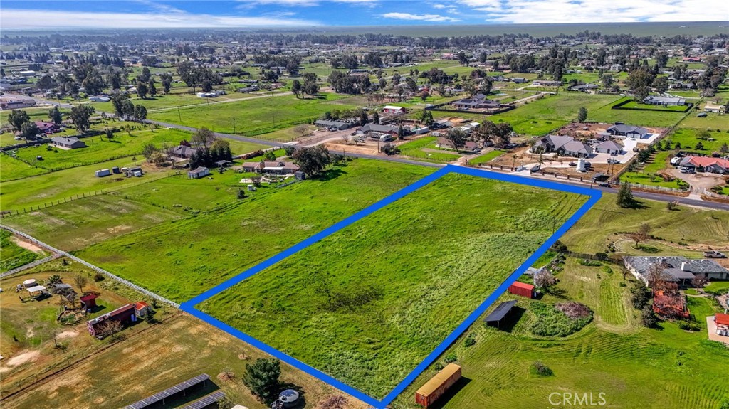 9999 Anaconda Road Madera, CA 93636 - Photo 2 of 21 a view of a tennis ground with a lots of trees