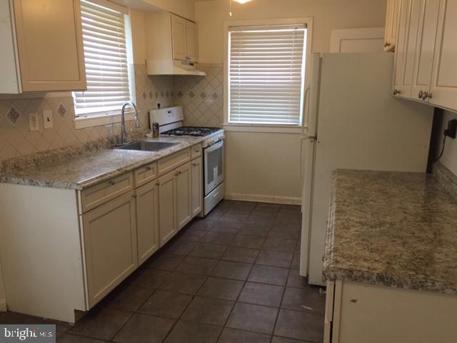 2230 Chapman Road Hyattsville, MD 20783 - Photo 2 of 25 Kitchen