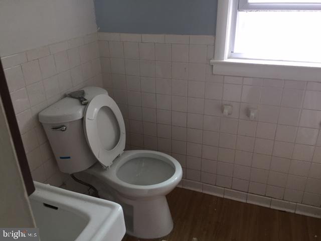 2230 Chapman Road Hyattsville, MD 20783 - Photo 11 of 25 Bathroom 2