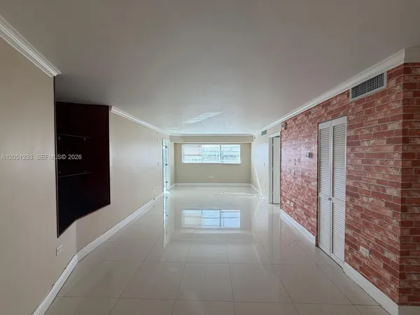 $3,000 | 1881 Washington Avenue, Unit 6A, Miami Beach, FL 33139