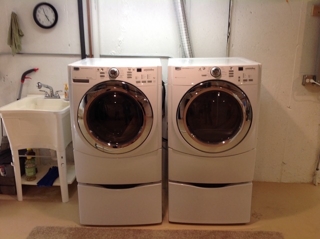 1808 Hatch Street Downers Grove, IL 60516 - Photo 15 of 20 a utility room with dryer and washer