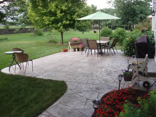 1808 Hatch Street Downers Grove, IL 60516 - Photo 16 of 20 a garden view with a seating space