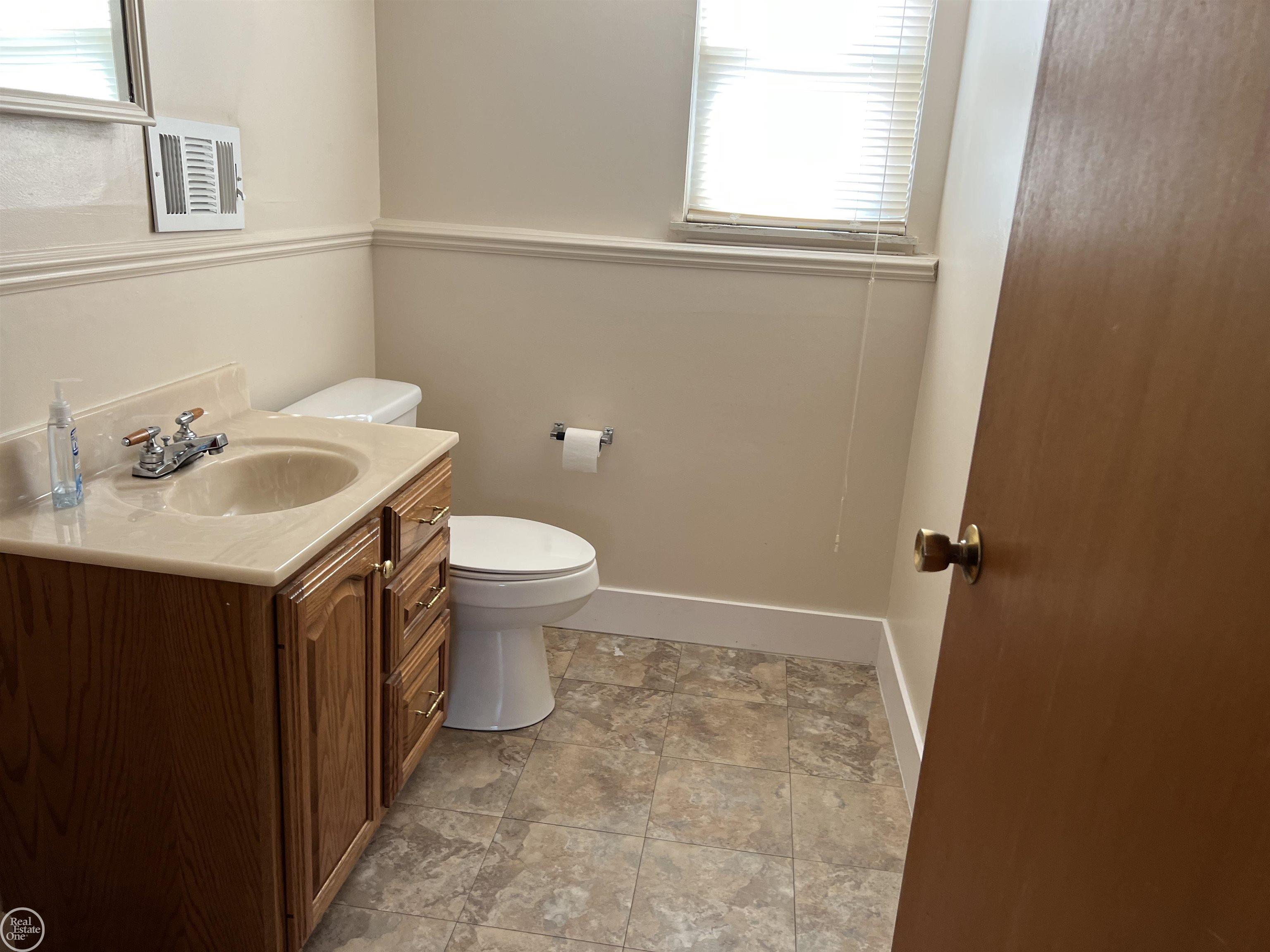32551 Rosenbusch Drive Warren, MI 48088 - Photo 11 of 16