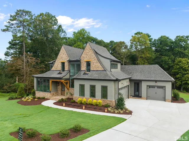 a view of a yard in front of house
