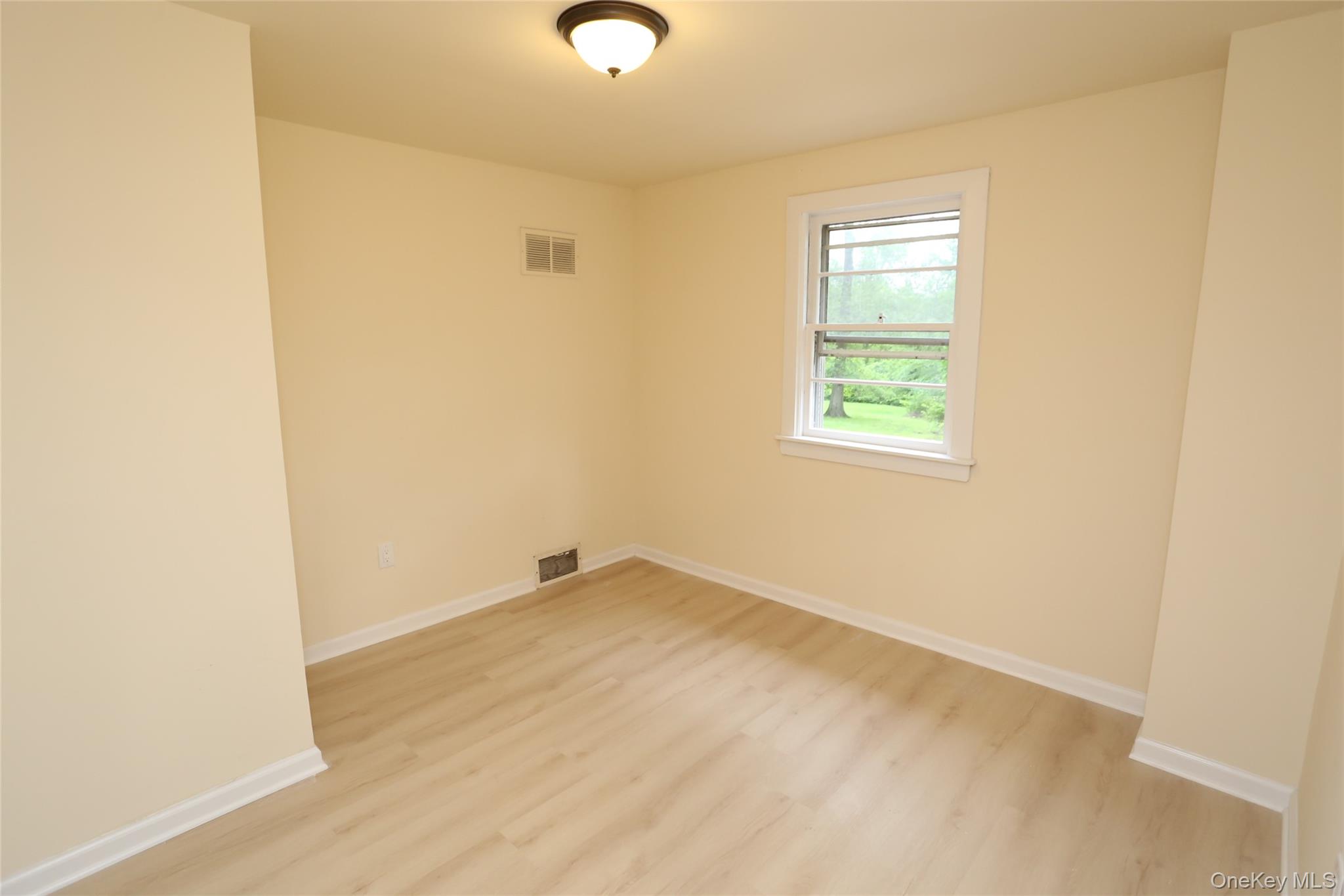 20 Pineview Road West Nyack, NY 10994 - Photo 19 of 36 an empty room with windows