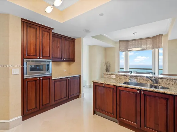 $18,000 | 17875 Collins Avenue, Unit 2903, Sunny Isles Beach, FL 33160