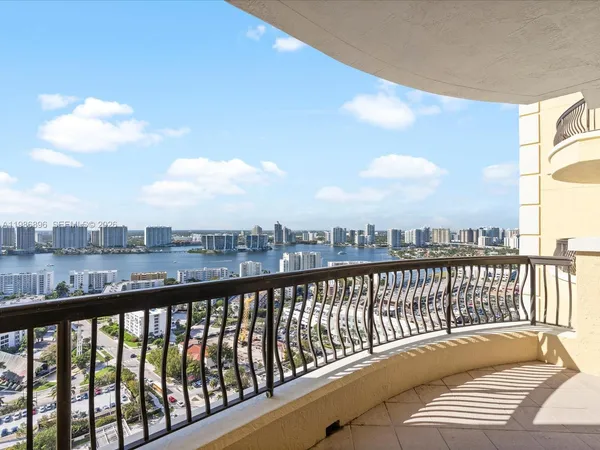 $18,000 | 17875 Collins Avenue, Unit 2903, Sunny Isles Beach, FL 33160