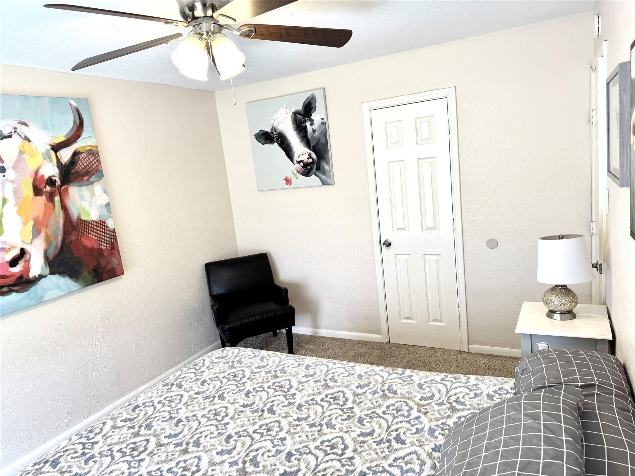11311 Caribbean Lane Houston, TX 77089 - Photo 14 of 21 a bedroom with a bed and a lamp