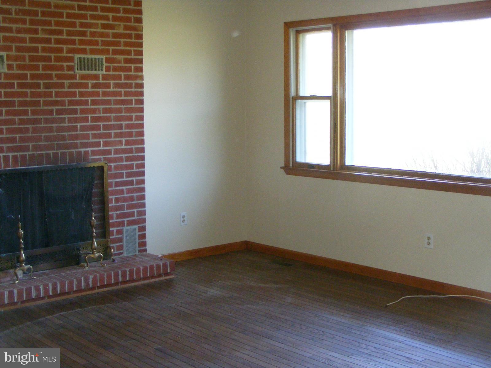 2305 Philadelphia Road Edgewood, MD 21040 - Photo 11 of 29 Living Room