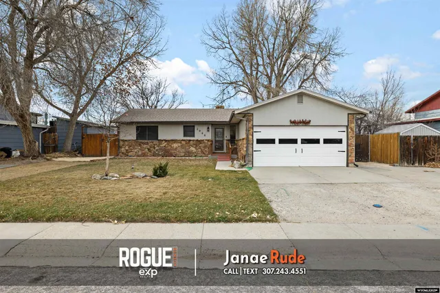 $305,000 | 2946 Mockingbird Trail, Casper, WY 82604