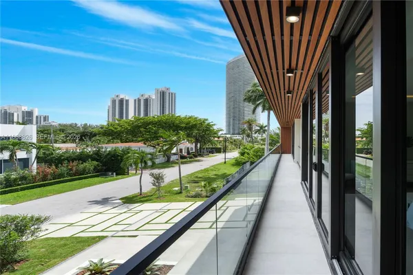 $5,450,000 | 262 189th Terrace, Sunny Isles Beach, FL 33160