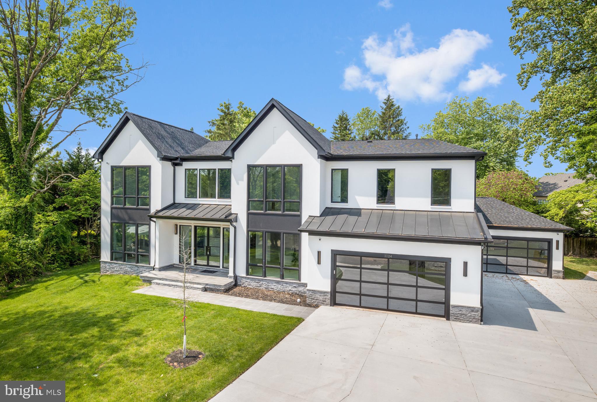 1124 Ormond Court McLean, VA 22101 - Photo 1 of 81