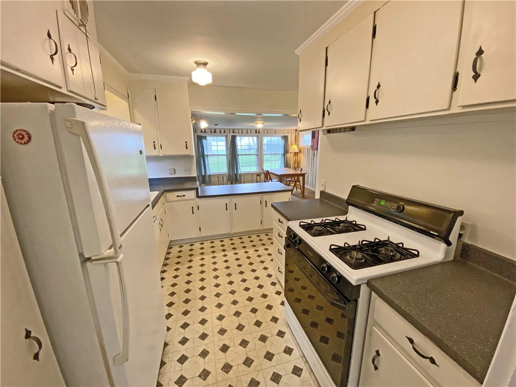 805 South Landing Road North Brighton, NY 14610 - Photo 7 of 34