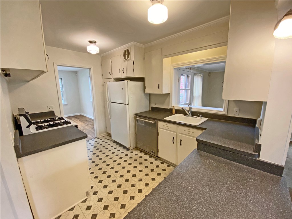 805 South Landing Road North Brighton, NY 14610 - Photo 8 of 34