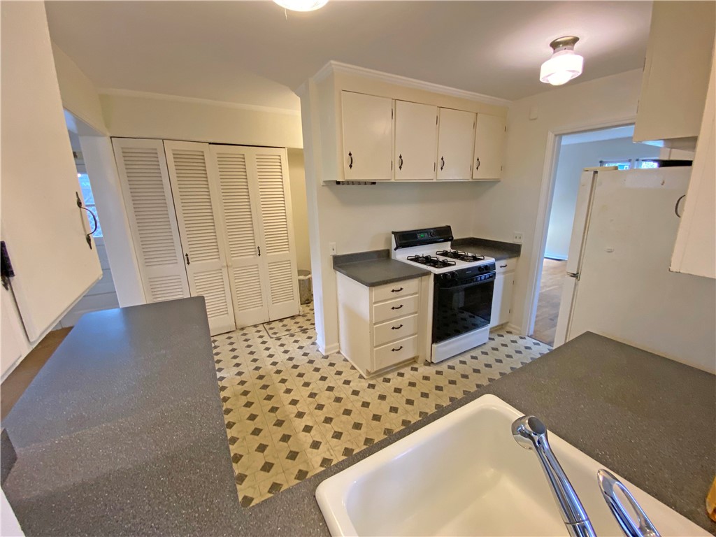 805 South Landing Road North Brighton, NY 14610 - Photo 9 of 34