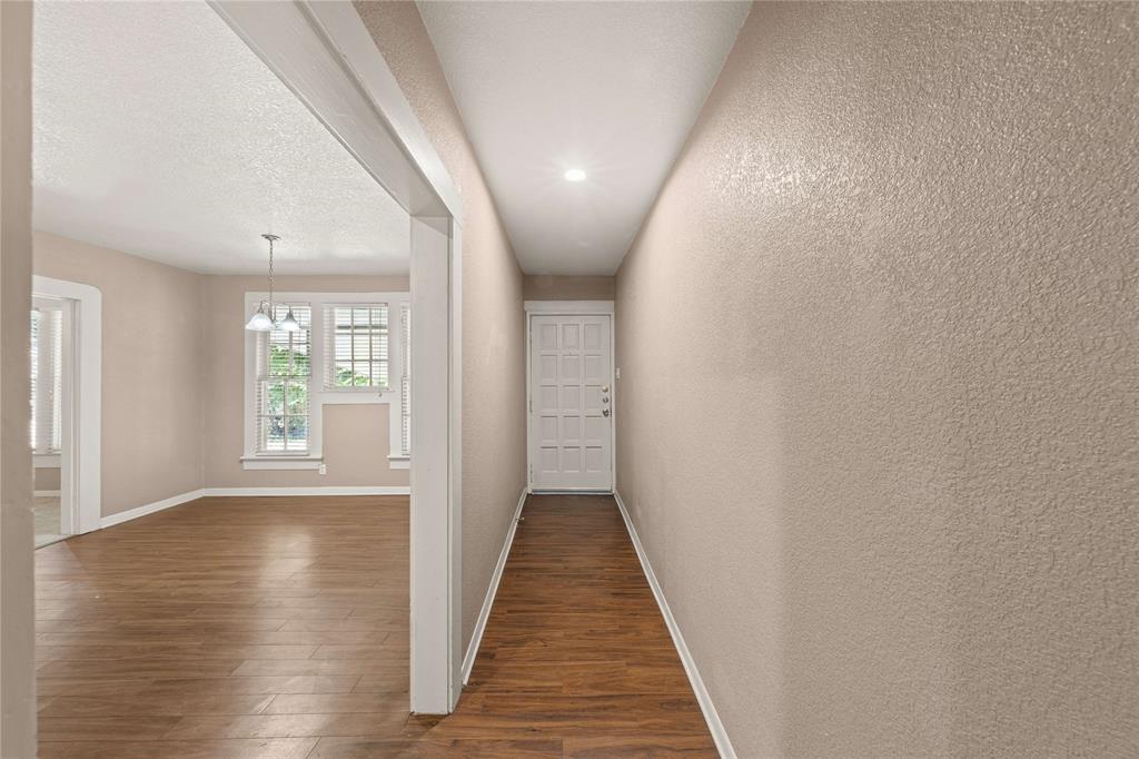 919 North 11th Street Temple, TX 76501 - Photo 14 of 26 a view of gallery with wooden floor