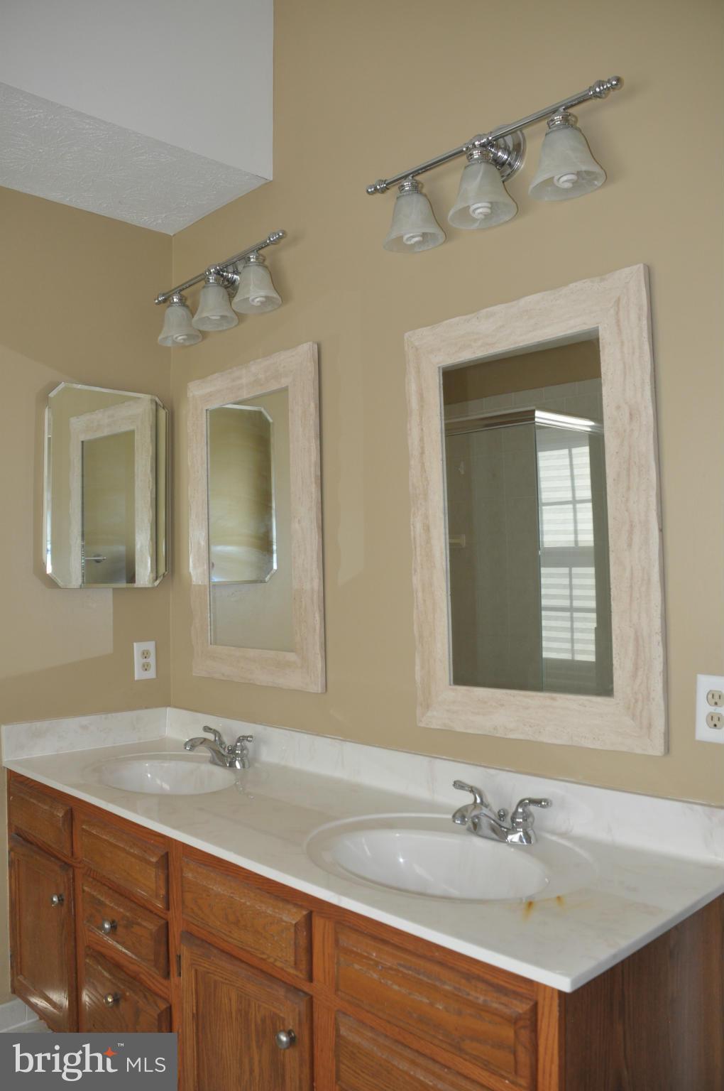 2800 Klein Court Crofton, MD 21114 - Photo 17 of 30 Bath (Master)