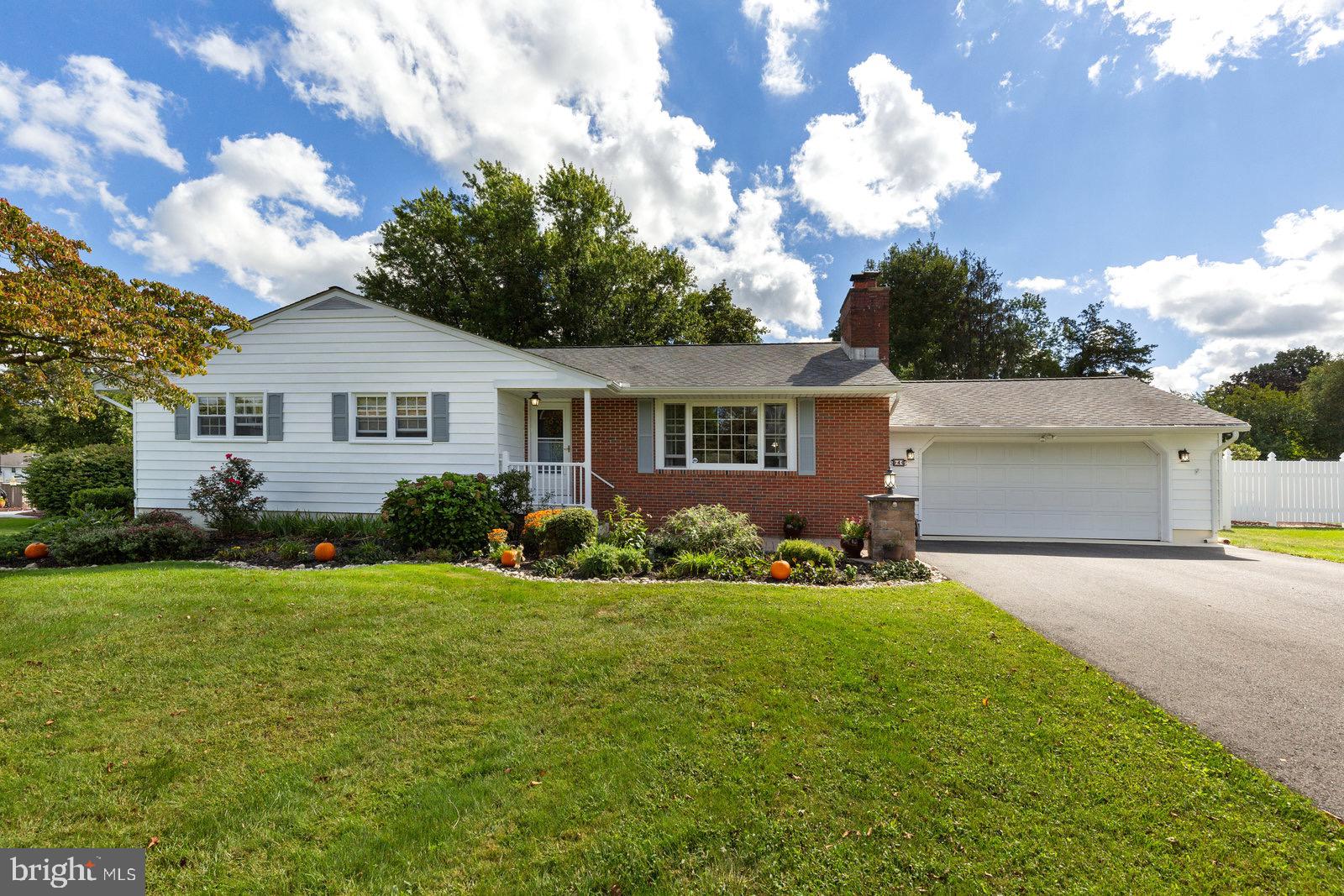 4 Fairview Road Robbinsville, NJ 08691 - Photo 2 of 35 Gallery Image 2