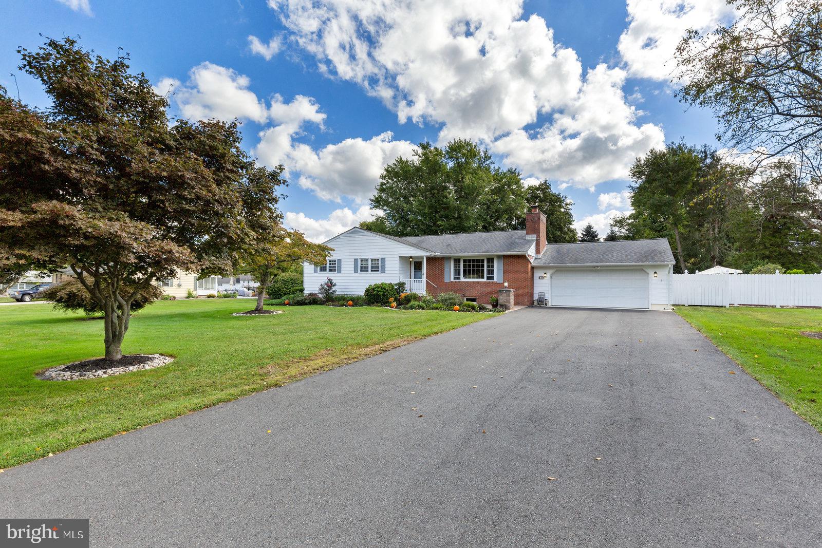 4 Fairview Road Robbinsville, NJ 08691 - Photo 3 of 35 Gallery Image 3