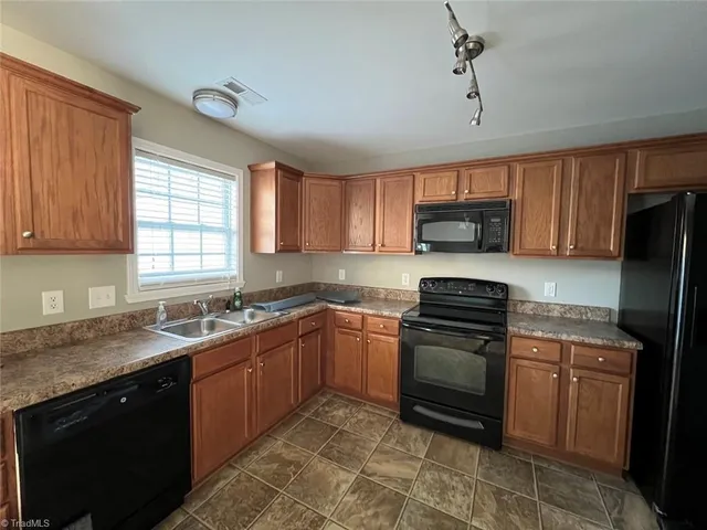 $1,625 | 3701 Spanish Peak Drive, High Point, NC 27265