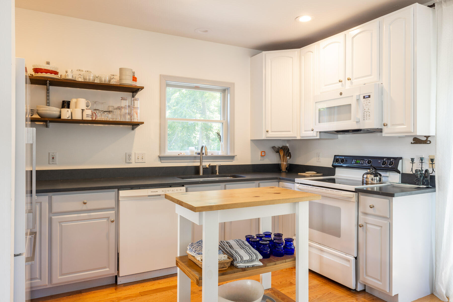 55 Pinehurst Road Edgartown, MA 02539 - Photo 3 of 17 55 Pinehurst, Edgartown-web-3